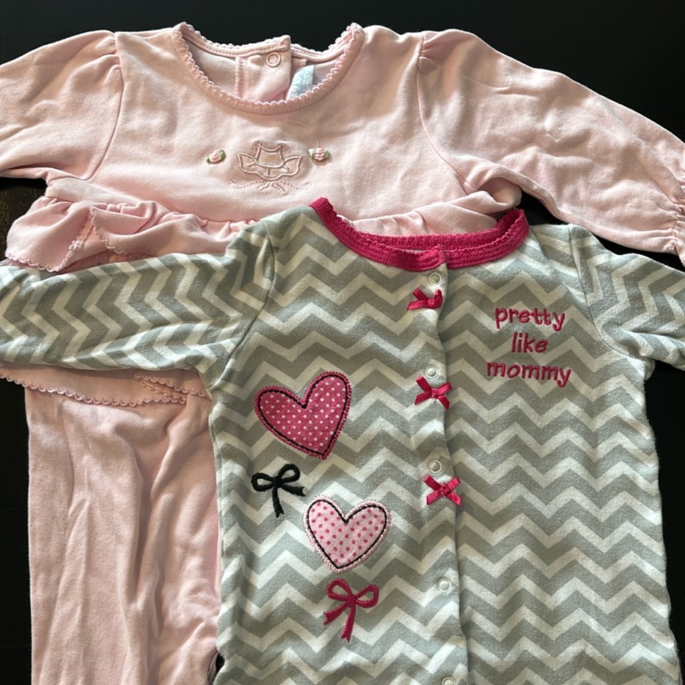 2 Onesies (1 Le Top & Baby Ballet 🩰 & Pretty Like Mommy Koala Baby)